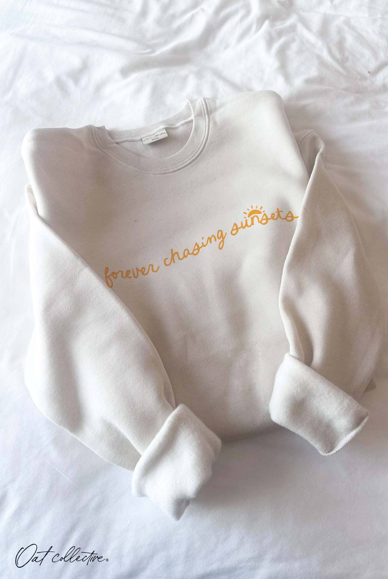 FOREVER CHASING SUNSETS - Graphic Sweatshirt