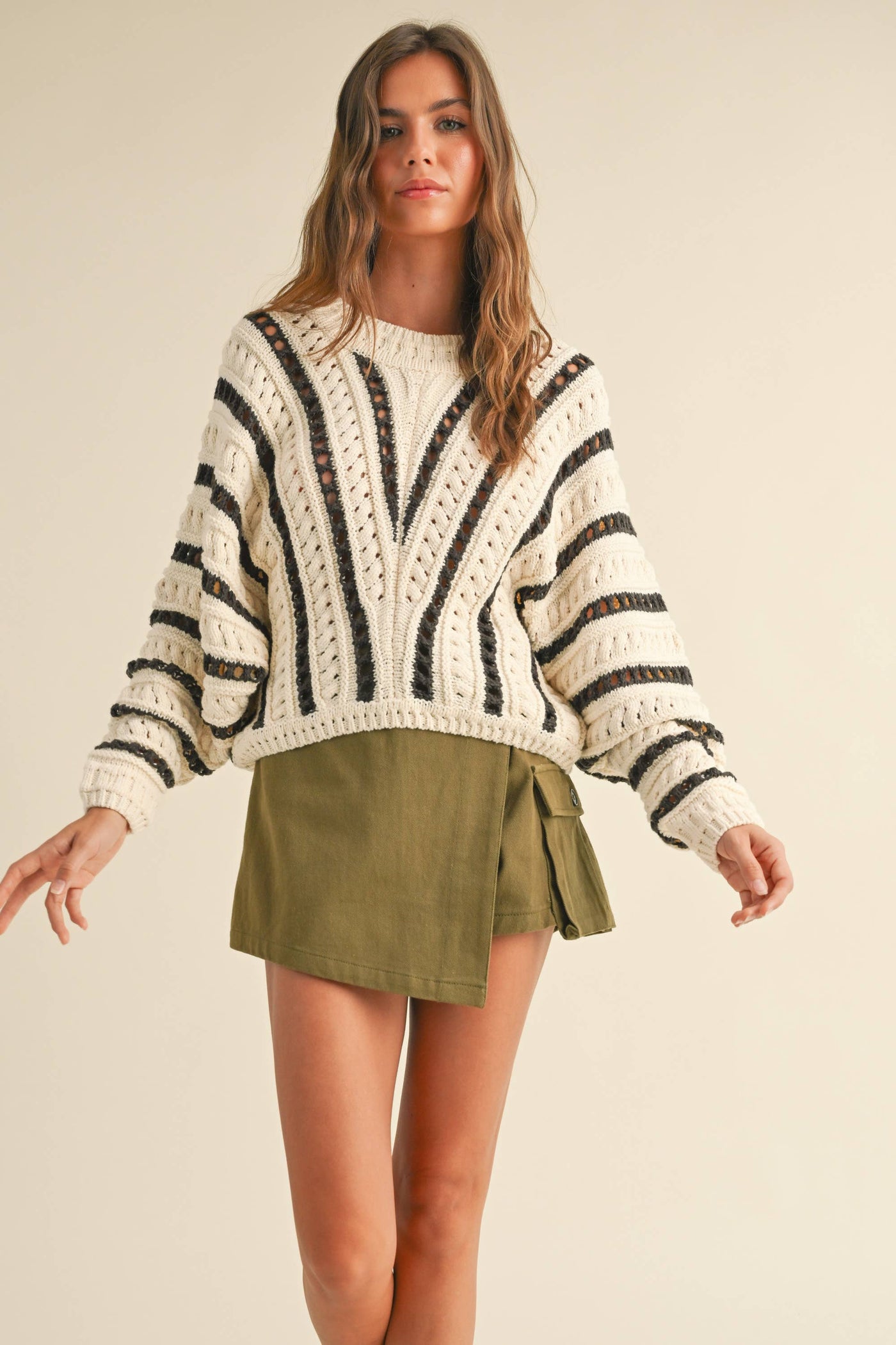 MIOU MUSE - T3945  ROUND NECK BRAIDED DETAIL SWEATER TOP: WHITE/CHARCOAL / S