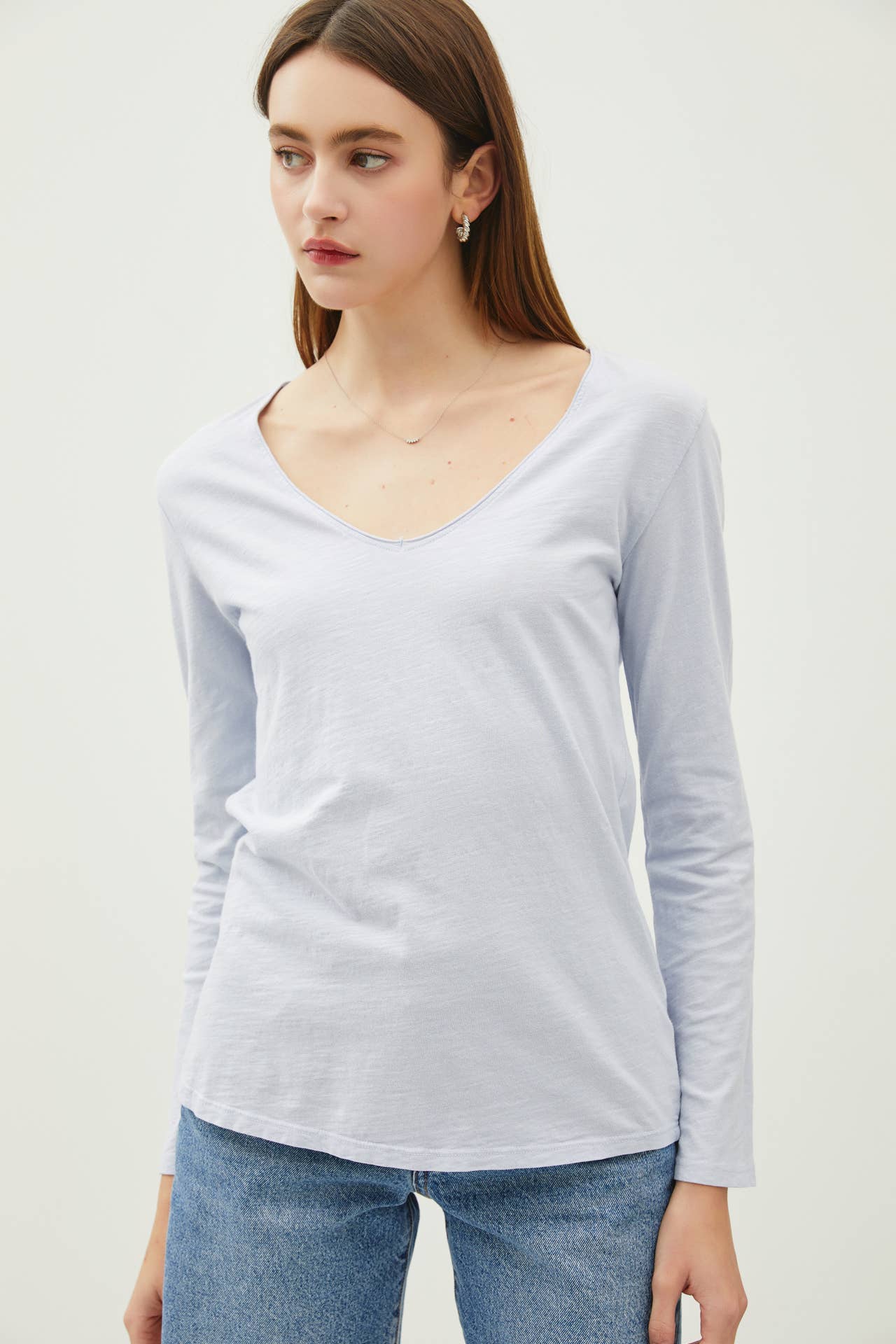 Blair V-NECK LONG SLEEVE T-SHIRT: White / M