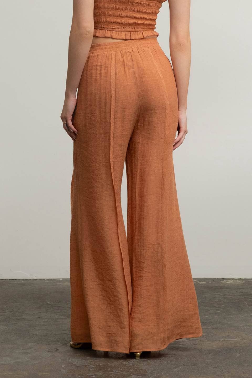 Blu Pepper - HIGH WAIST WIDE LEG PINTUCK PANTS: LIGHT TAUPE