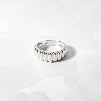 Sami Jewels - Fluted Statement Ring: Gold / 6