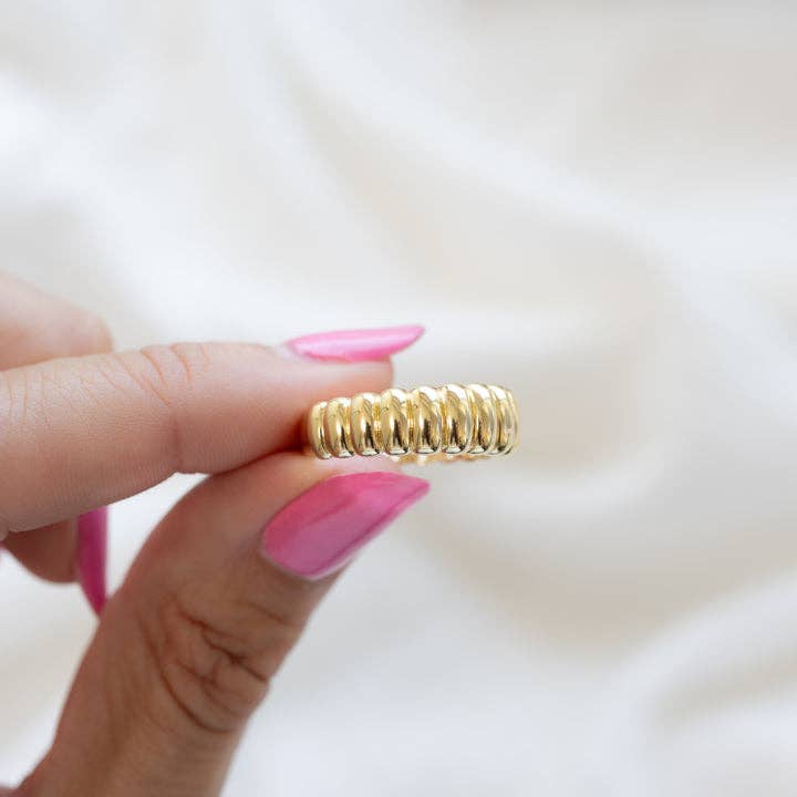 Sami Jewels - Fluted Statement Ring: Gold / 5