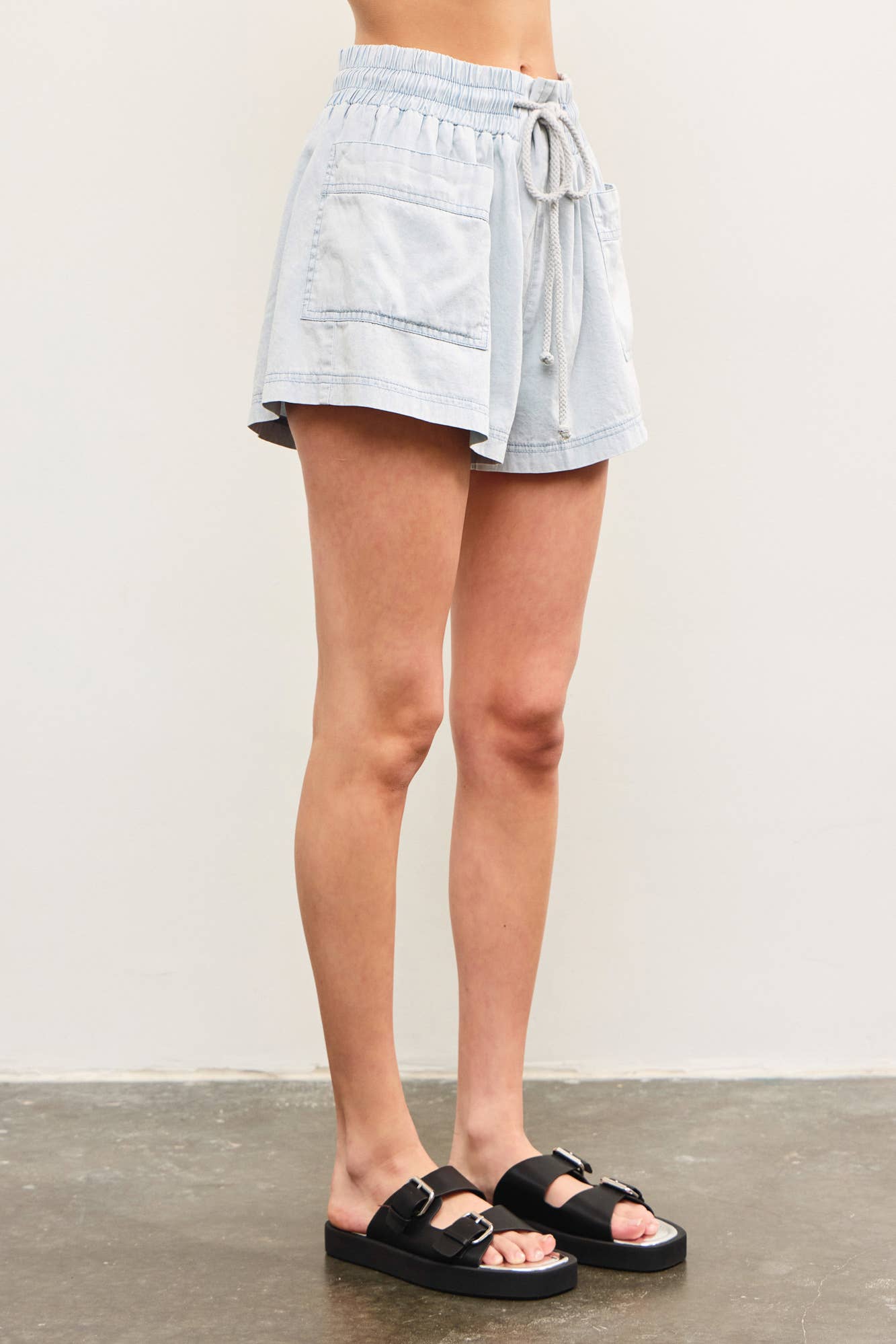 Linna Chambray Elastic Shorts