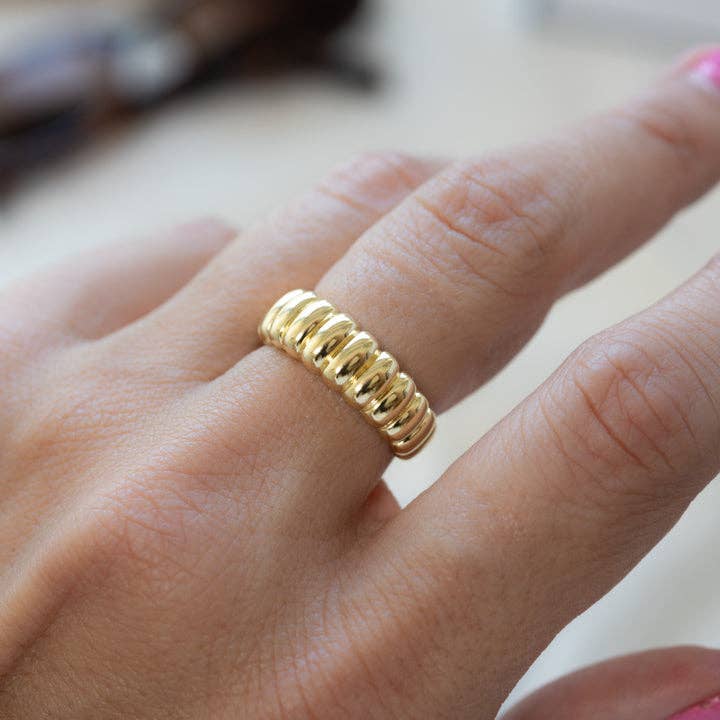 Sami Jewels - Fluted Statement Ring: Gold / 5