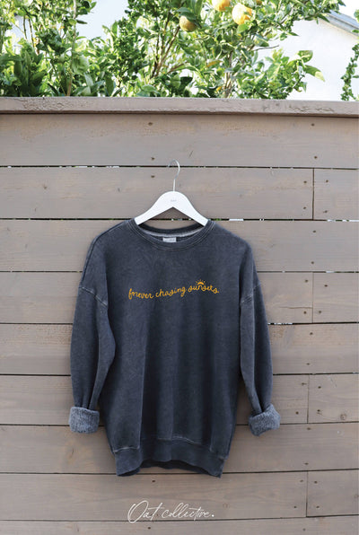 MEDIUM OAT COLLECTIVE - FOREVER CHASING SUNSETS Mineral Graphic Sweatshirt: SOFT PINK