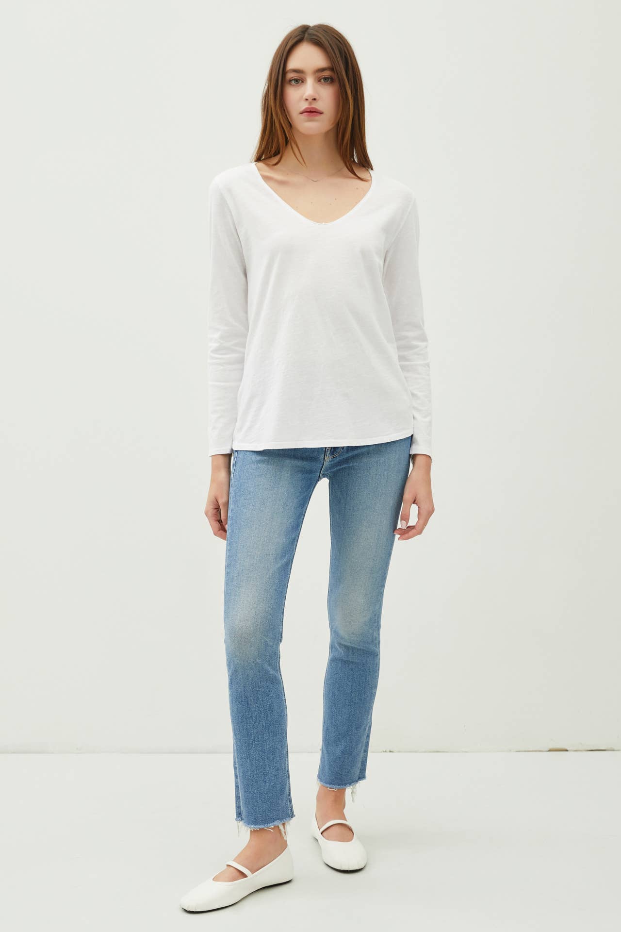 Blair V-NECK LONG SLEEVE T-SHIRT: White / L