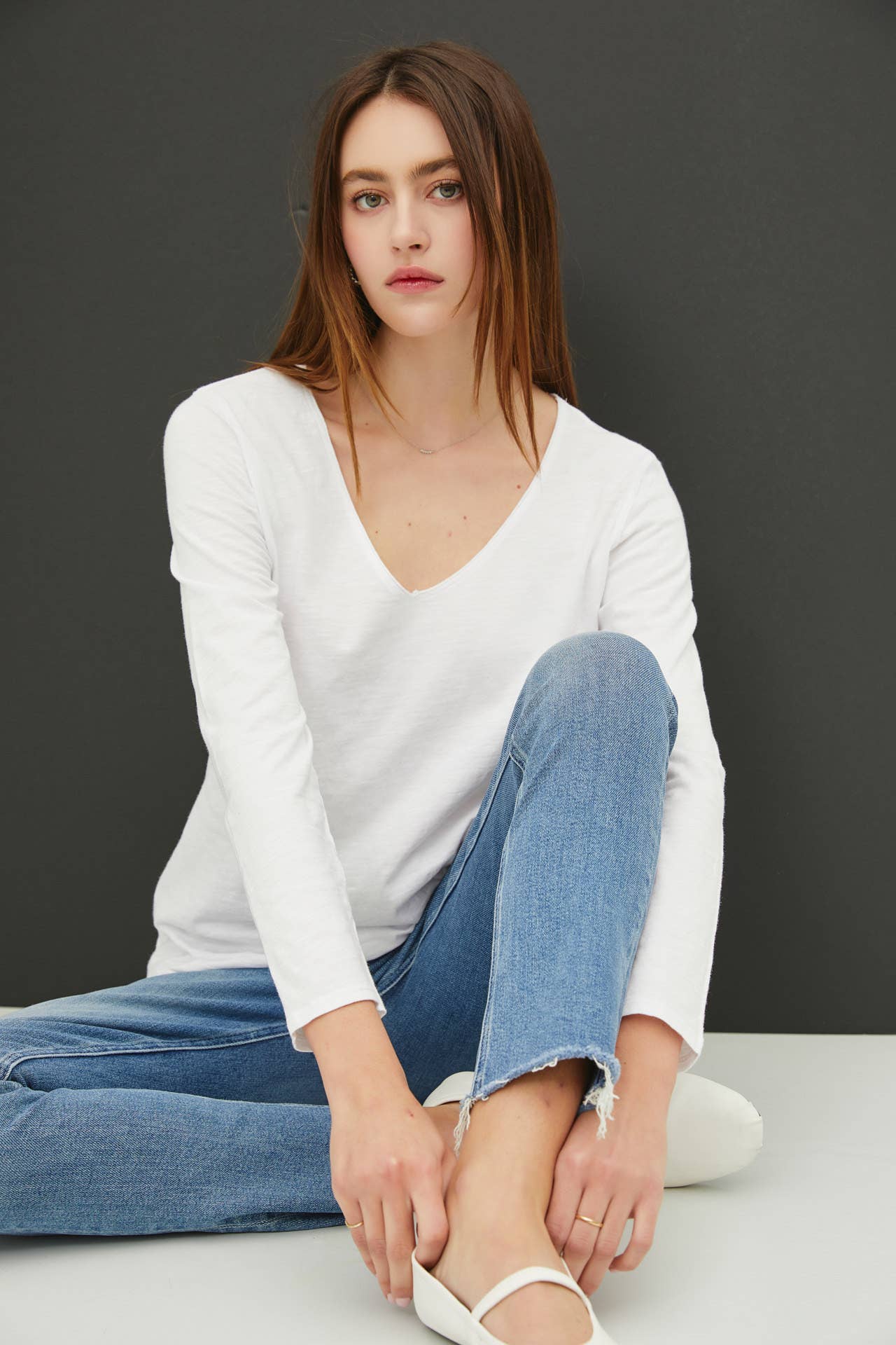 Blair V-NECK LONG SLEEVE T-SHIRT: White / S