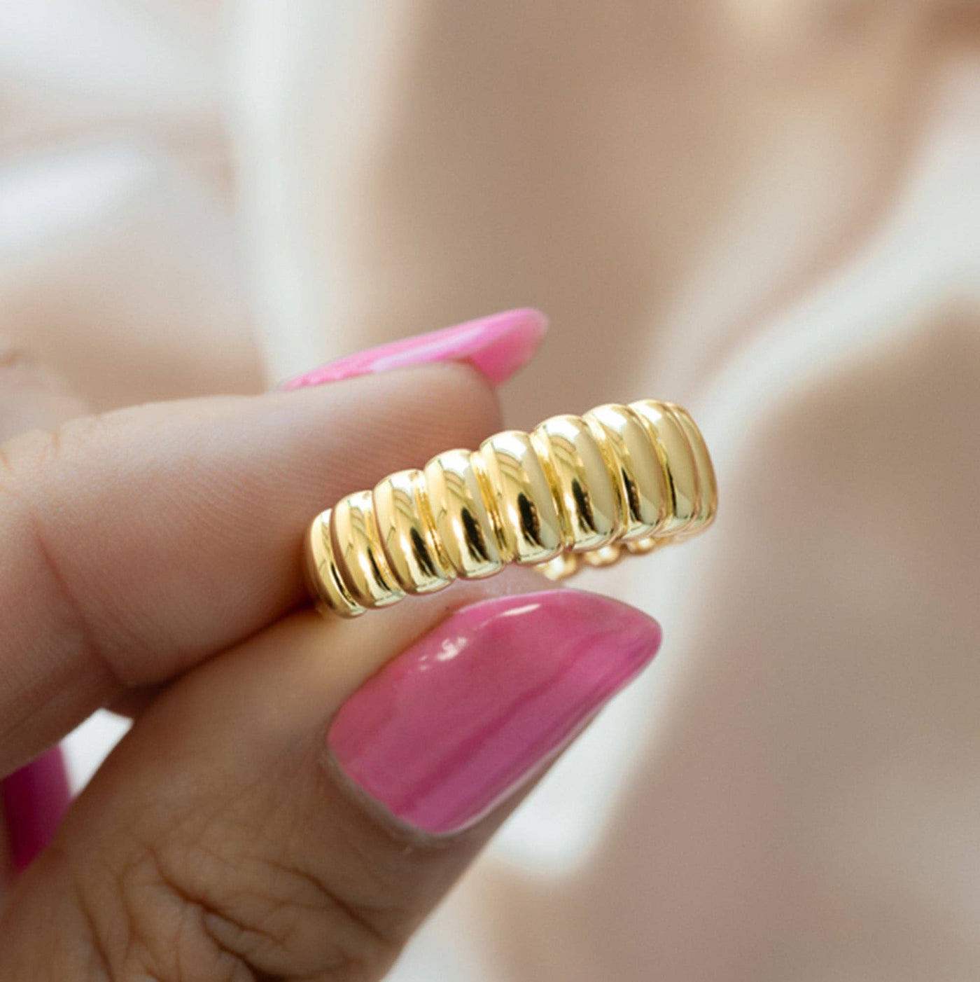 Sami Jewels - Fluted Statement Ring: Gold / 5