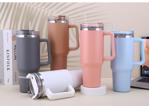 WHITE TRAVEL TUMBLER WITH HANDLE & STRAW, 40 OZ