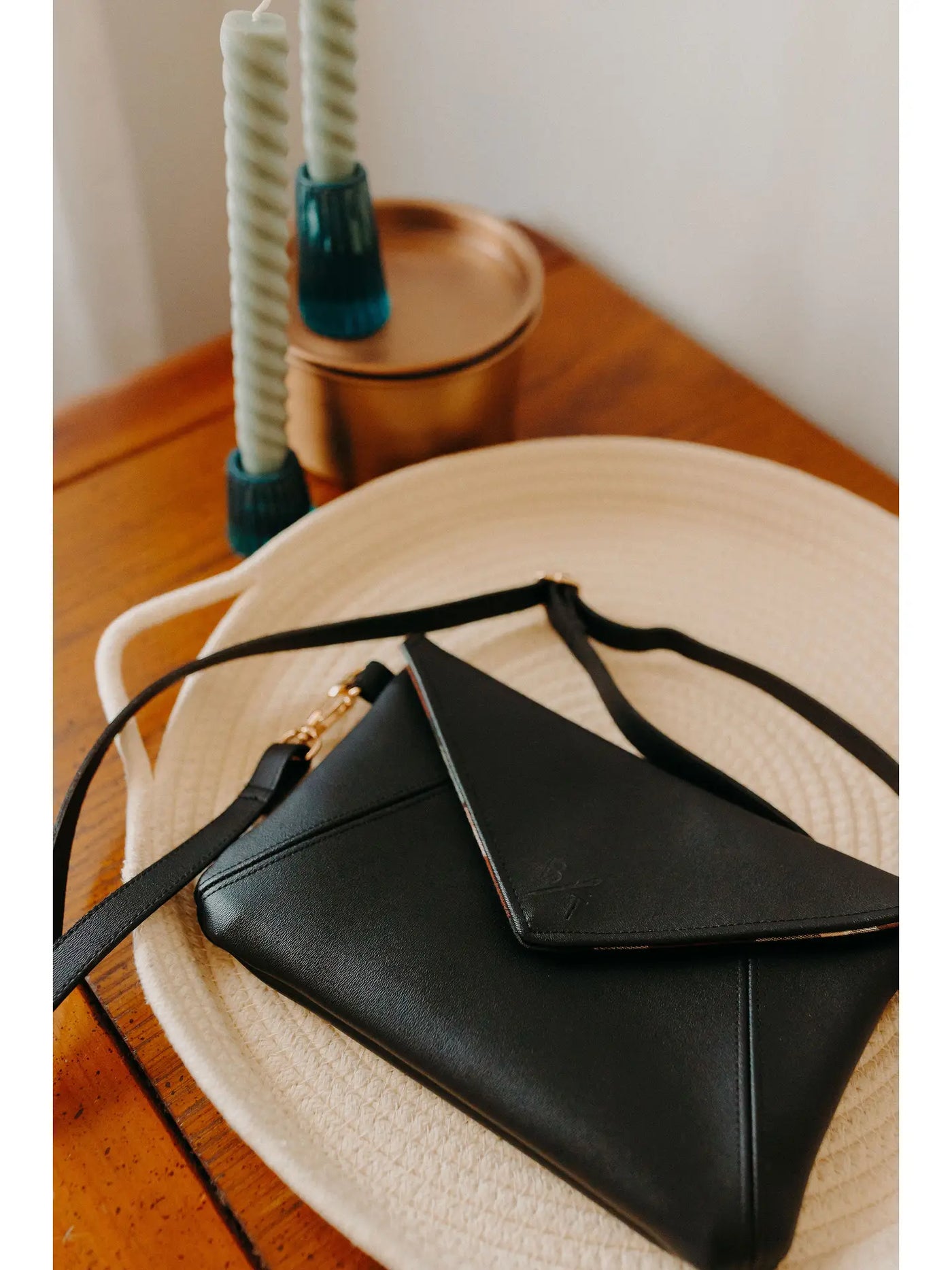 Bytavi : Kimnai Envelope Crossbody Bag